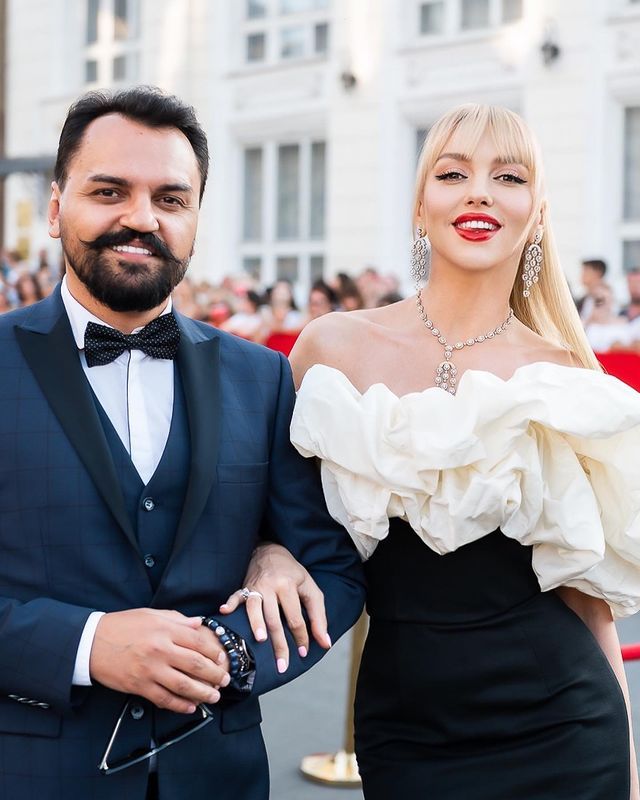 Зваблива Оля Полякова вразила образом на червоній доріжці в Одесі - фото 472563