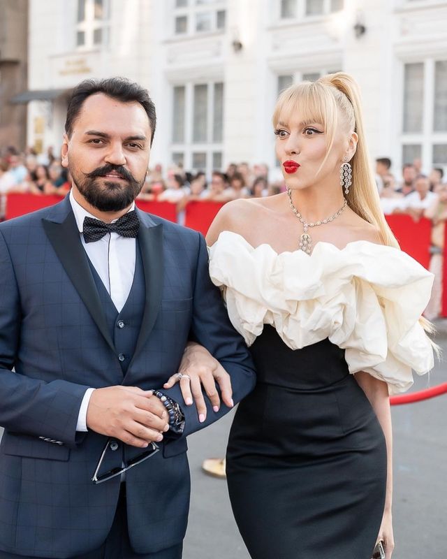 Зваблива Оля Полякова вразила образом на червоній доріжці в Одесі - фото 472564