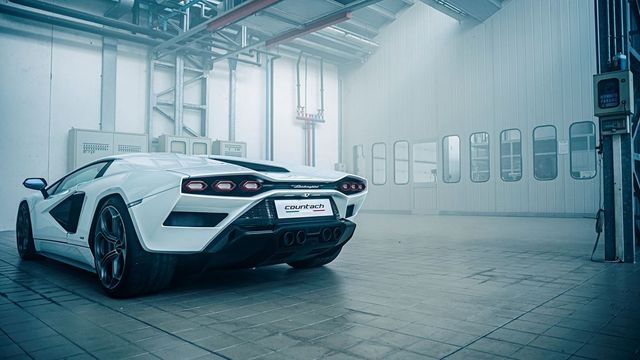 Lamborghini відродила культову модель Countach з 80-х - фото 472580