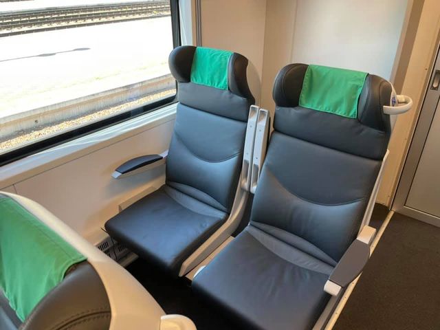 У мережі показали, як виглядає салон нової сучасної електрички, що тестують у Києві - фото 472595