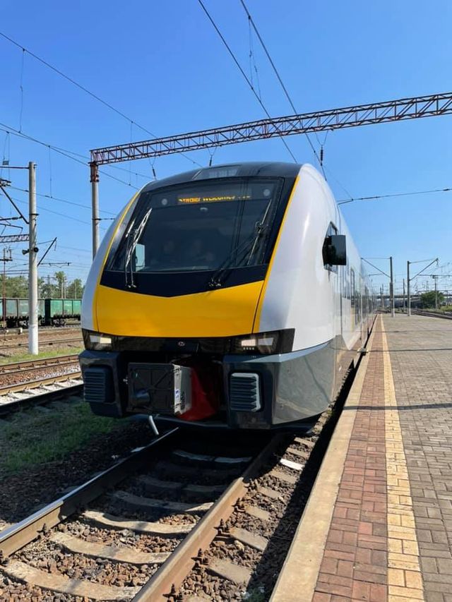 У мережі показали, як виглядає салон нової сучасної електрички, що тестують у Києві - фото 472598