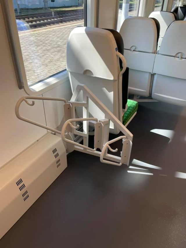 У мережі показали, як виглядає салон нової сучасної електрички, що тестують у Києві - фото 472599