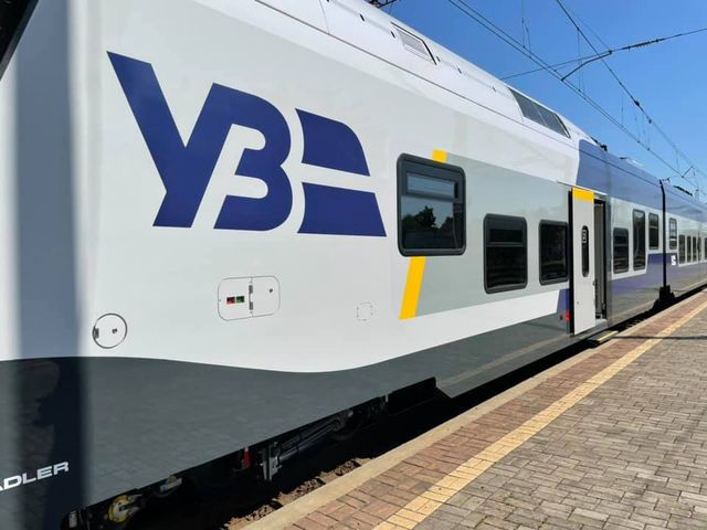 У мережі показали, як виглядає салон нової сучасної електрички, що тестують у Києві - фото 472603