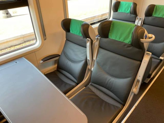 У мережі показали, як виглядає салон нової сучасної електрички, що тестують у Києві - фото 472605