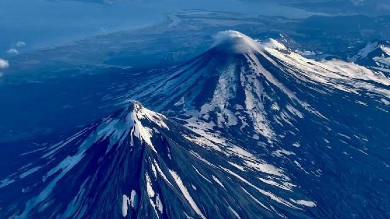 На Алясці одночасно почали вивергатися відразу три вулкани