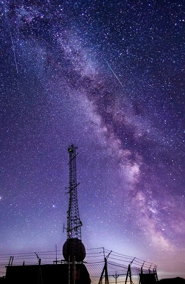 Фотографи показали зоряну зливу у Карпатах: видовищні кадри - фото 472636