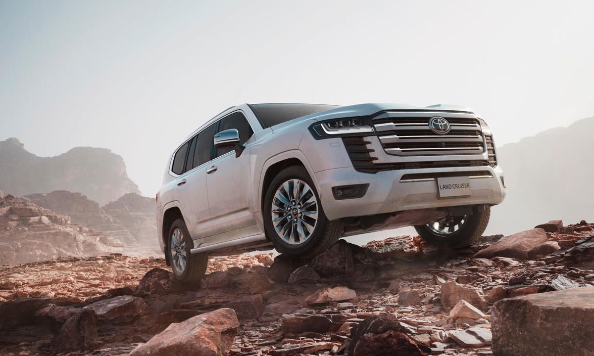 Потужний Toyota Land Cruiser 300 випробували на нещадному бездоріжжі (ВІДЕО)