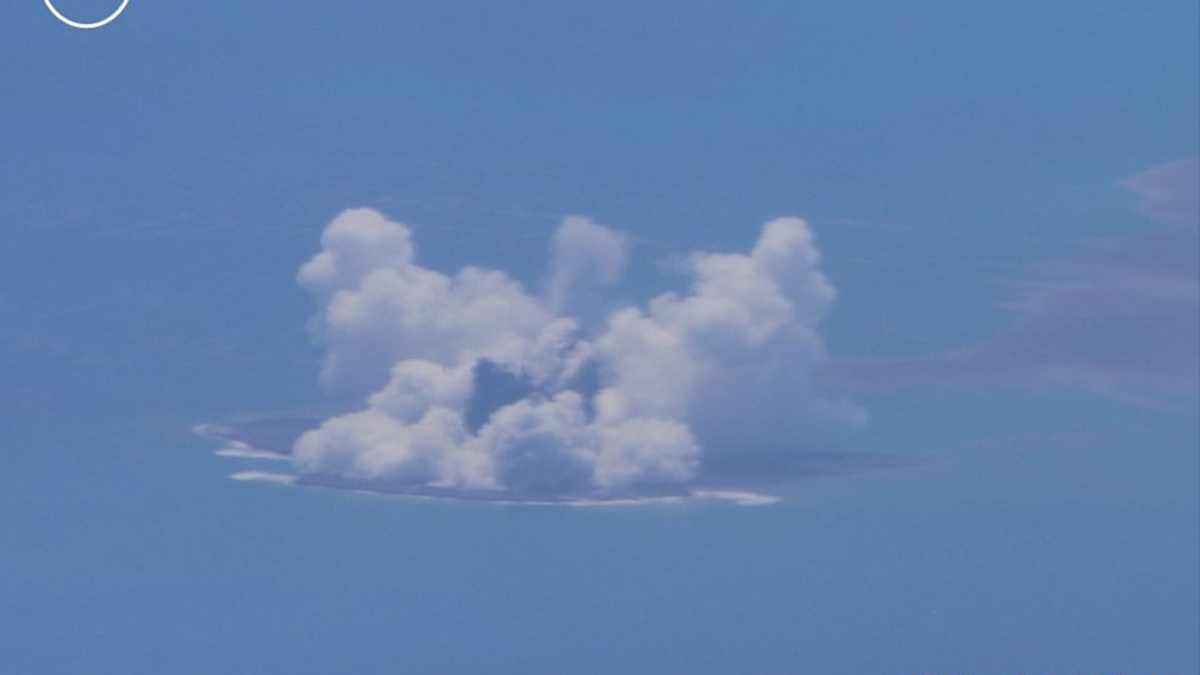 В Японії на місці виверження підводного вулкана з'явився новий острів