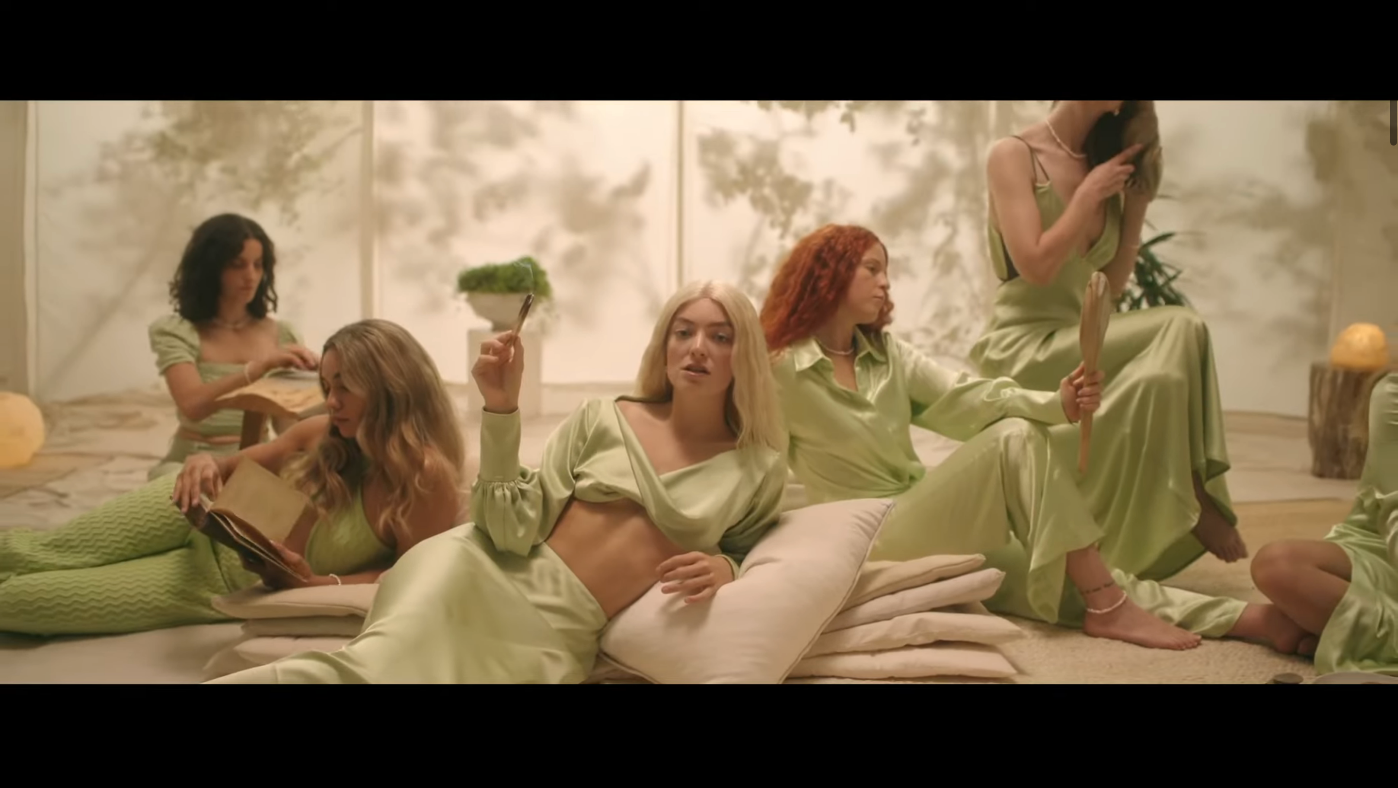 Mood Ring: дивіться новий кліп співачки Lorde, в якому вона стала білявкою