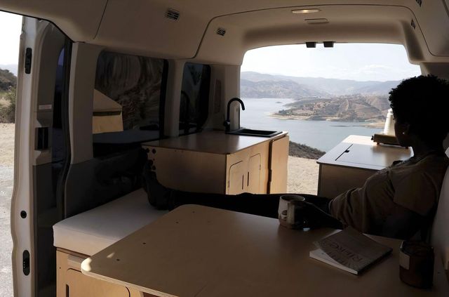 З'явився набір-конструктор, за допомогою якого можна створити будинок на колесах - фото 472852