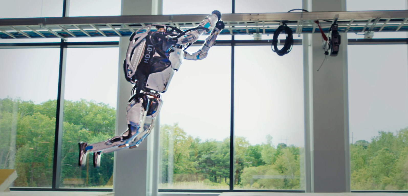 Роботи Atlas виконують нові трюки - фото 1