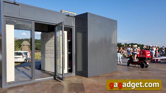 Нова пошта показала новий формат відділень, куди посилки зможуть доставляти дрони - фото 472936