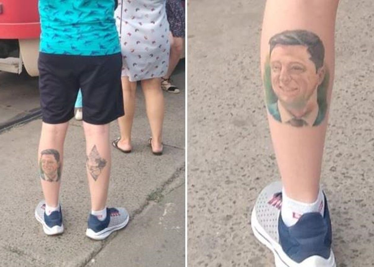 Українець набив портрет Зеленського на нозі: реакція мережі