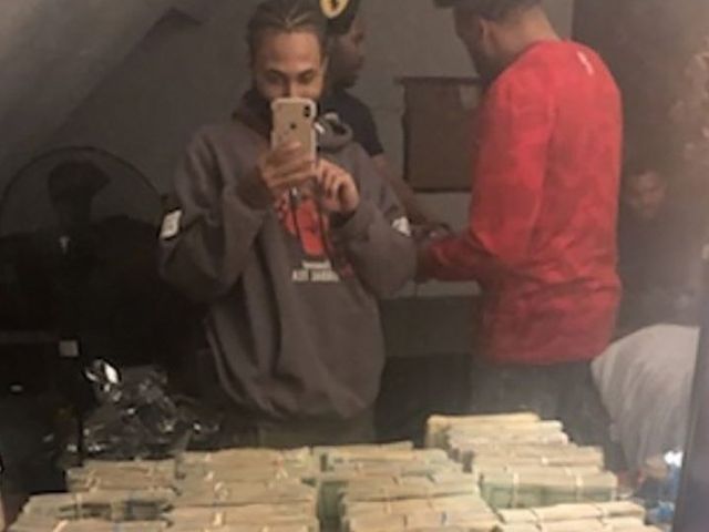 Пограбування на 500 тисяч доларів: як цьому посприяв годинник Apple Watch - фото 473035