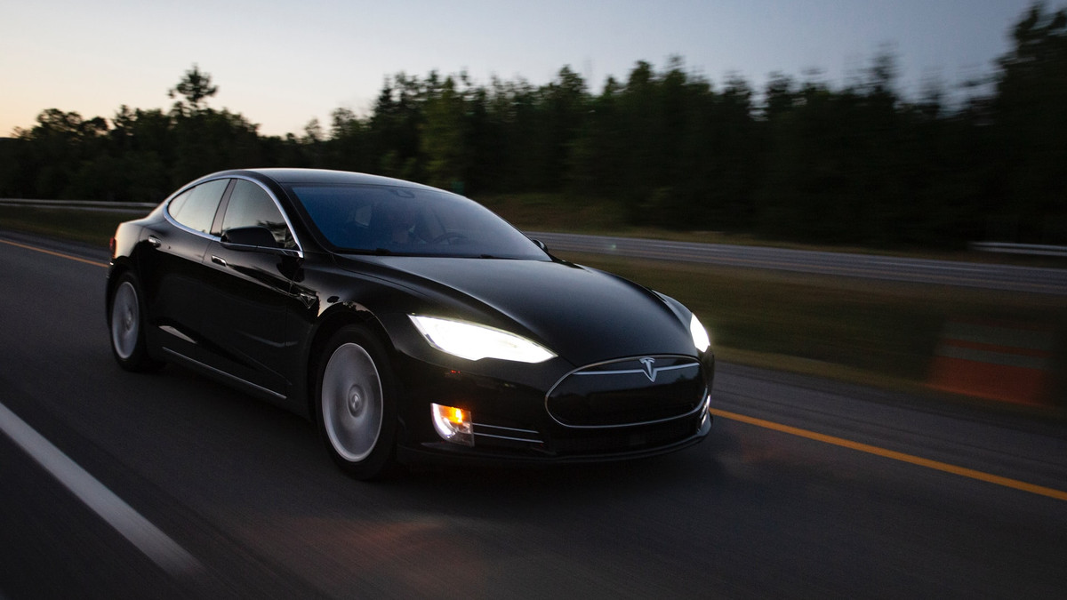 Користувач розповів про новенький Tesla Model S 2021 року - фото 1