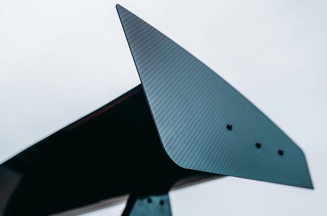 Китайці побудували електромобіль, який розганяється до 'сотні' за 1,8 секунди - фото 473154