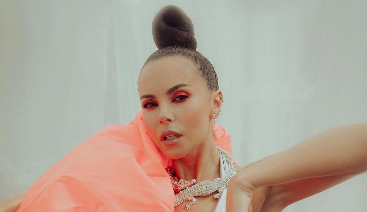 Дуже глибоке декольте Насті Каменських спантеличило мережу