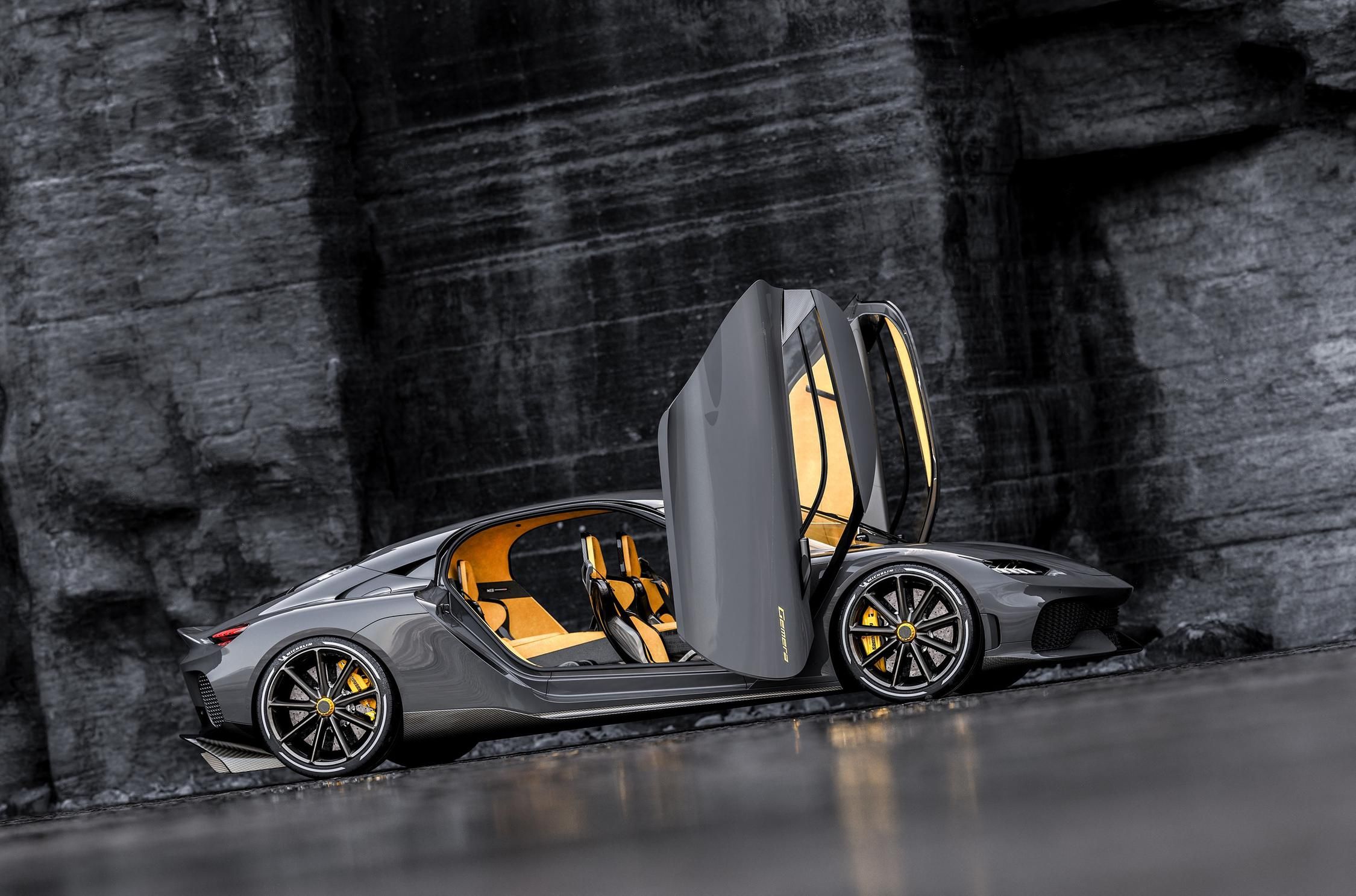 Відомі терміни виходу серійного чотиримісного гіперкара Koenigsegg