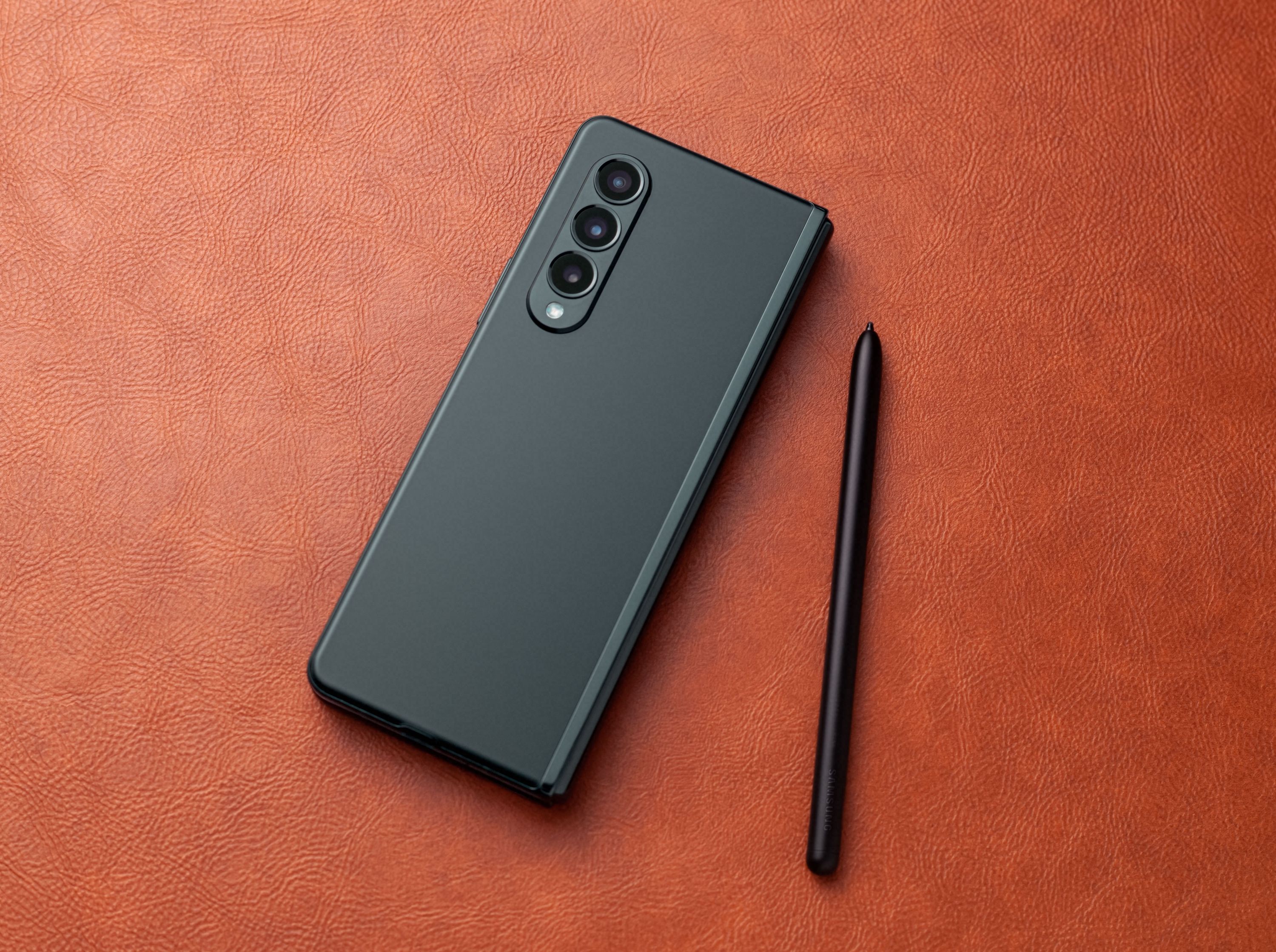 Samsung розповіла, у скільки обійдеться заміна екрана в Galaxy Z Fol3 і Z Flip3