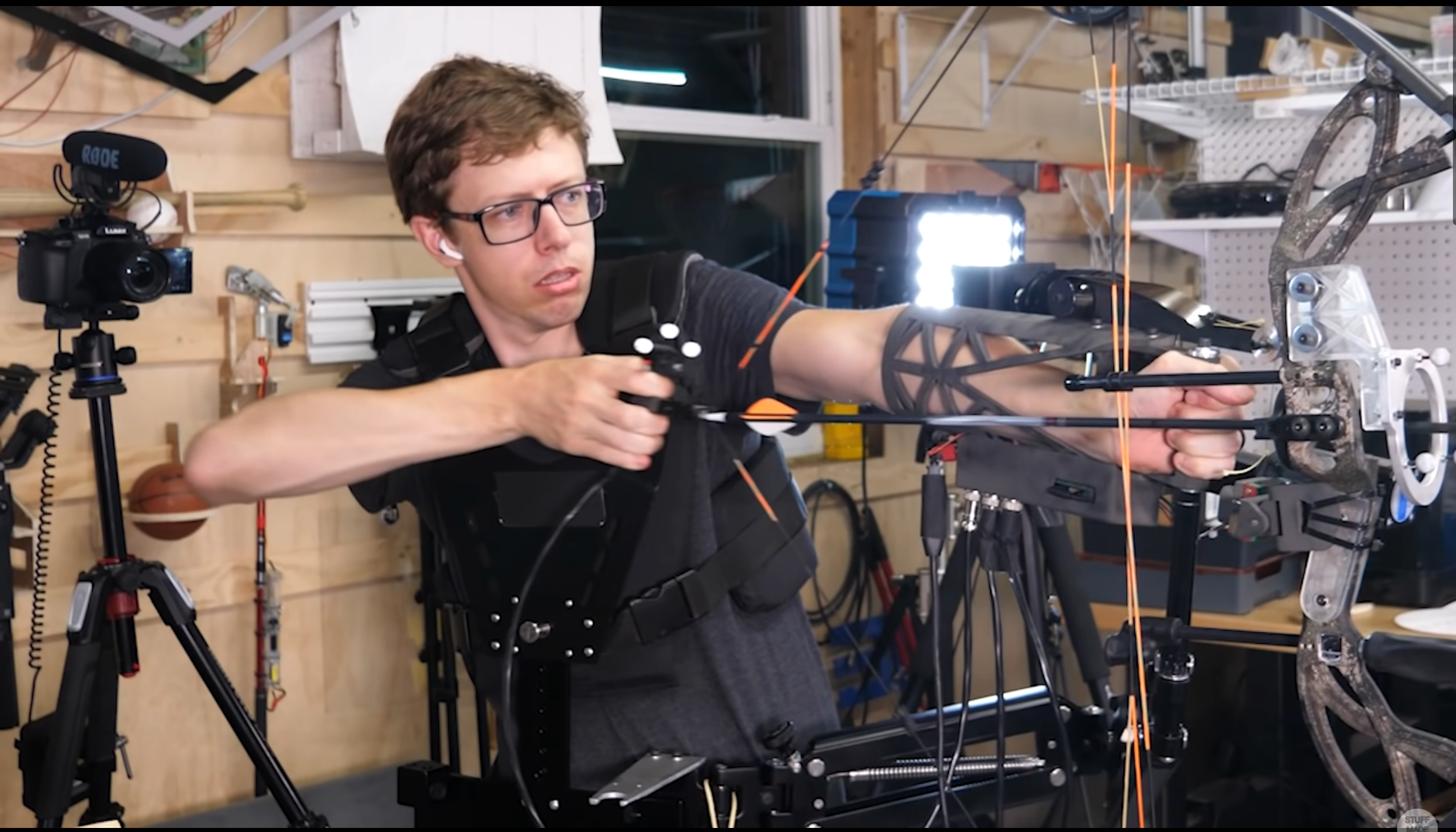 Ентузіаст створив лук, який здатний самостійно прицілюватися