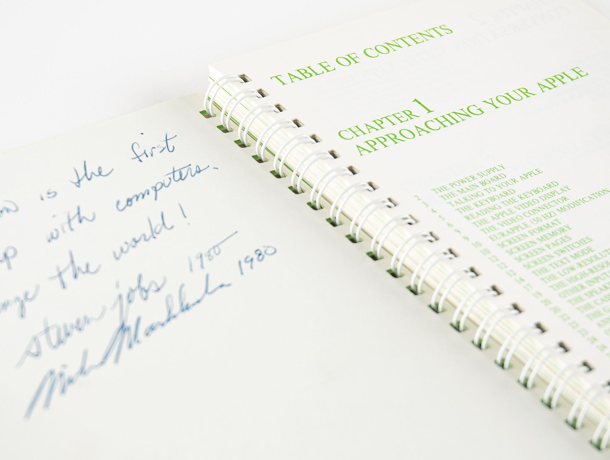 Інструкцію до Apple II з посланням від Стіва Джобса продали за шалені гроші - фото 1