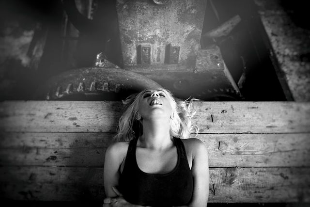 Фотограф зняв 15 жінок під час досягнення оргазму: спокусливі фото - фото 473454