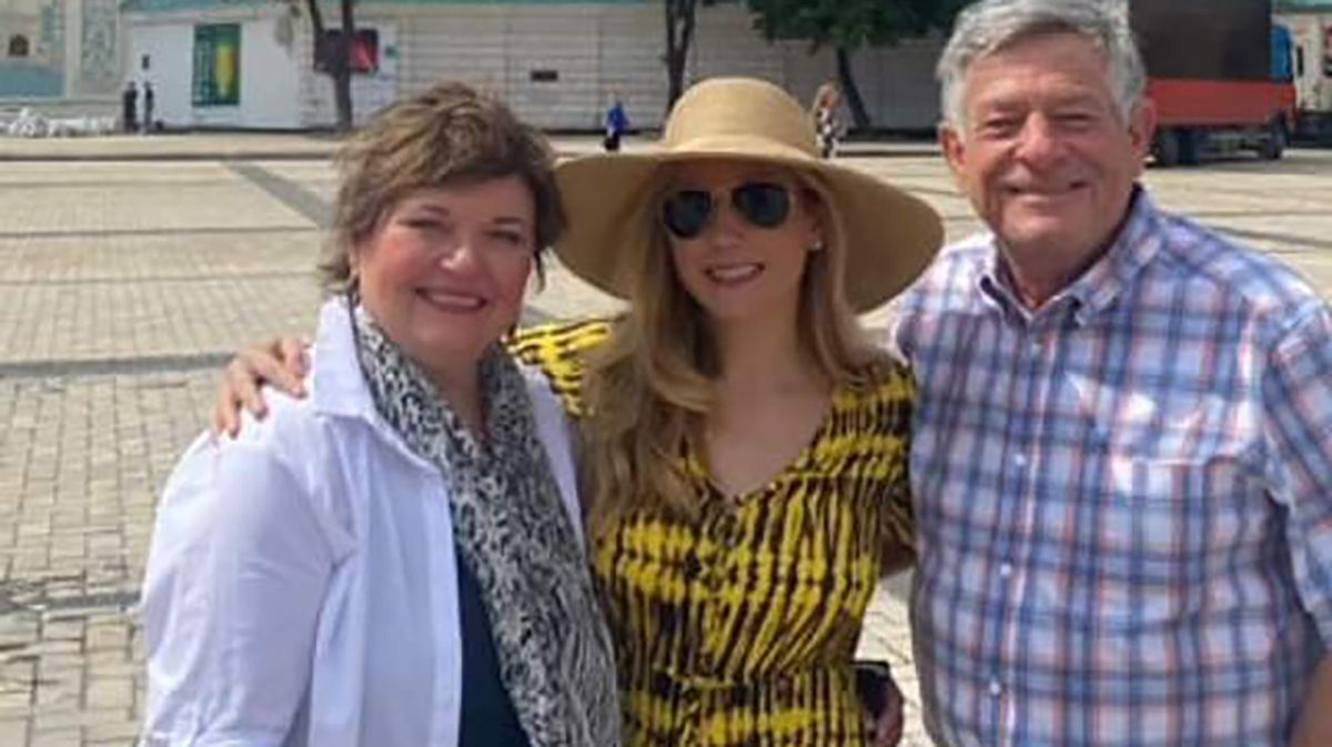 Актриса Кетрін Віннік показала рідне село своєї сім'ї в Україні