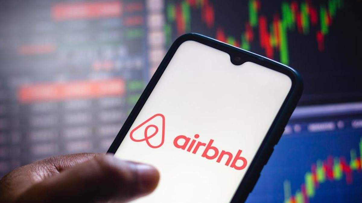 Airbnb безкоштовно розмістить частину біженців з Афганістану - фото 1