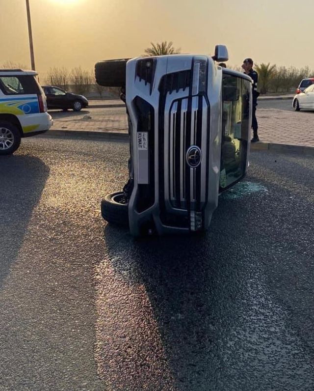 Новенький Toyota Land Cruiser 300 розбили відразу після покупки: епічні фото - фото 473569