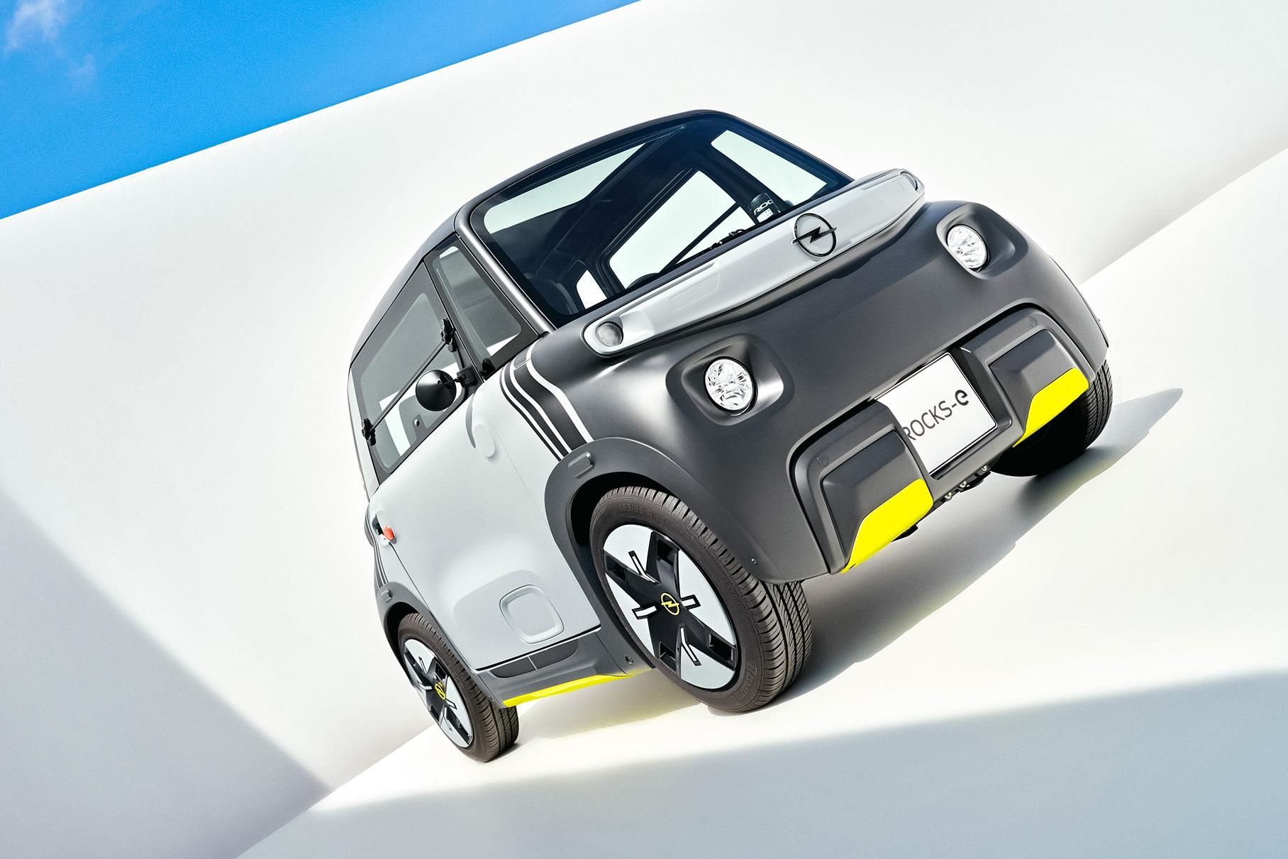 Opel представив електрокар, за кермо якого можна сісти з 15-річного віку