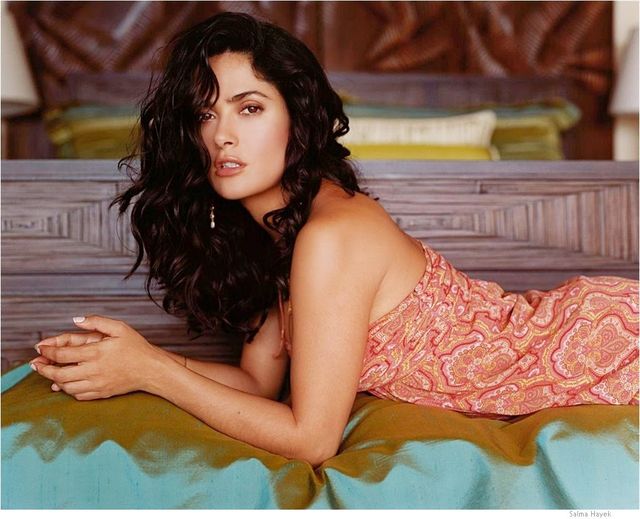 Як змінювалася володарка найсексуальнішої фігури Голлівуду Сальма Хайек: фото 18+ - фото 473912