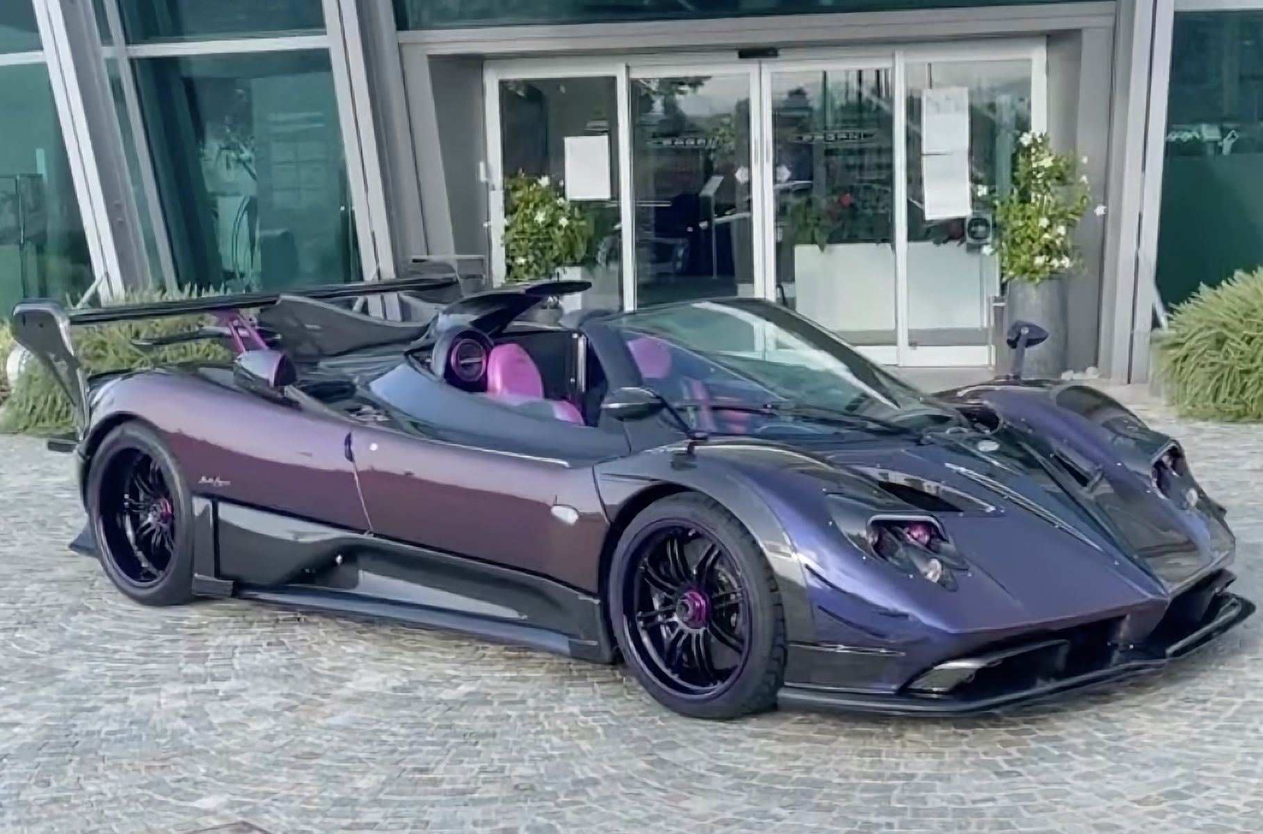 Подивіться на цю Pagani Zonda: авто побудували спеціально для колекціонера Майка Іня