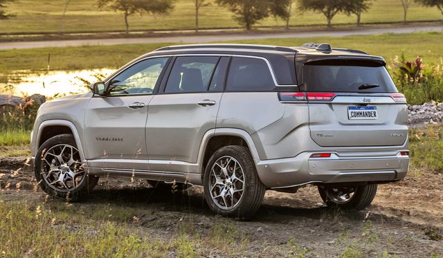 У Jeep представили першу семимісну модель позашляховика - фото 474191