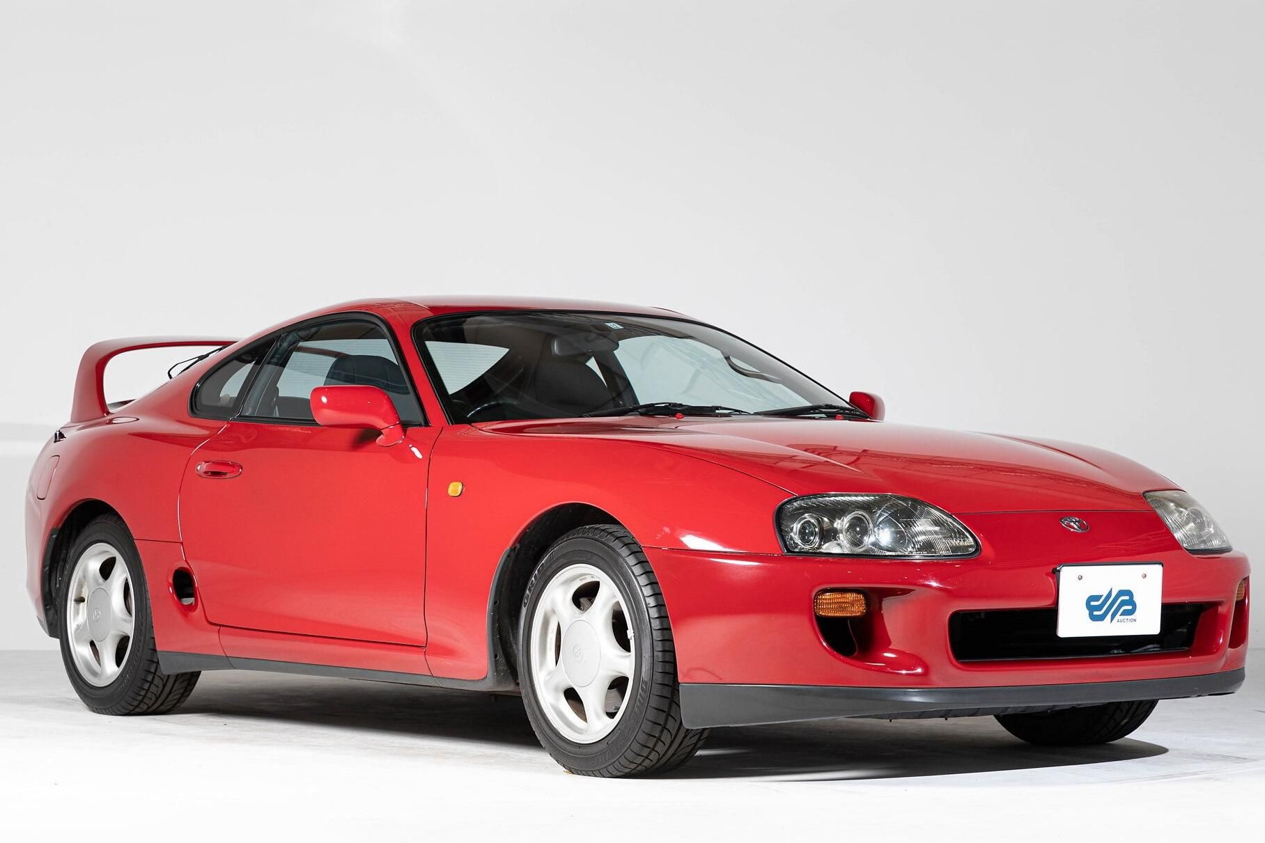 В Японії продадуть Toyota Supra, яка простояла в гаражі 22 роки