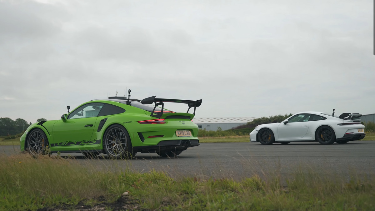 Porsche 911 GT3 і 911 GT3 RS зійшлися у дрег-гонці - фото 1