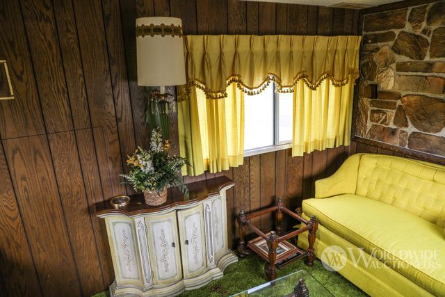 У США продають розкішний вінтажний будинок на колесах на базі автопоїзда - фото 474313