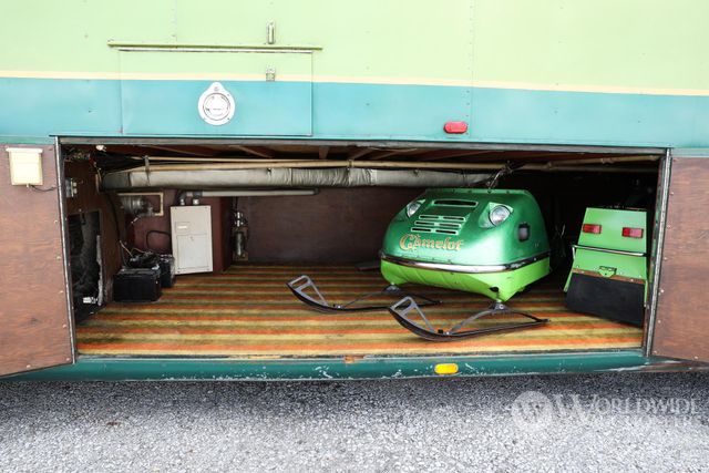 У США продають розкішний вінтажний будинок на колесах на базі автопоїзда - фото 474314