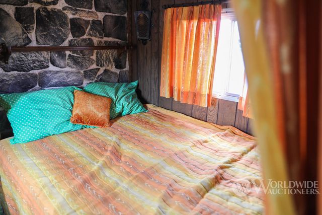 У США продають розкішний вінтажний будинок на колесах на базі автопоїзда - фото 474318