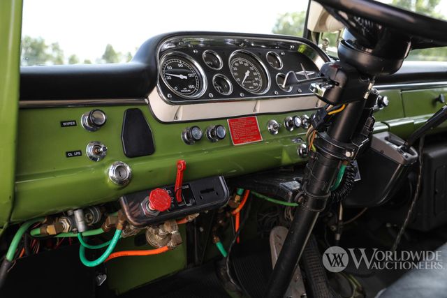 У США продають розкішний вінтажний будинок на колесах на базі автопоїзда - фото 474322