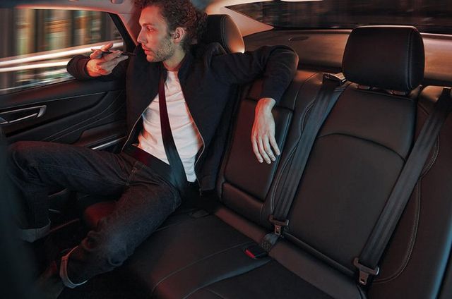 У Renault представили Mobilize Limo – перший електромобіль для таксистів - фото 474349