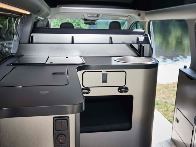 Авто для мандрівників: Ford перетворив Transit у справжній дім на колесах - фото 474397
