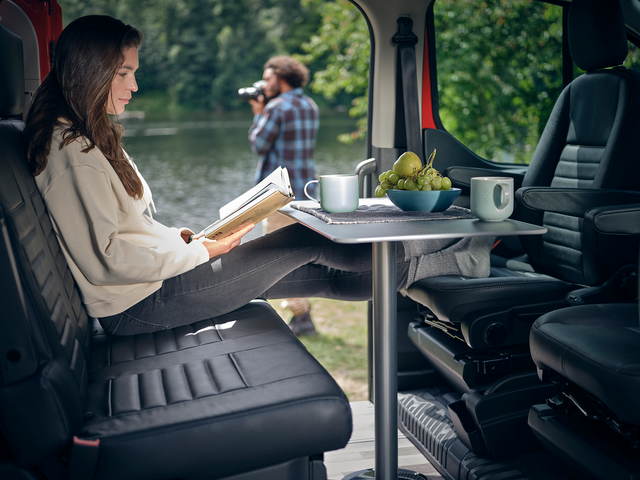 Авто для мандрівників: Ford перетворив Transit у справжній дім на колесах - фото 474401