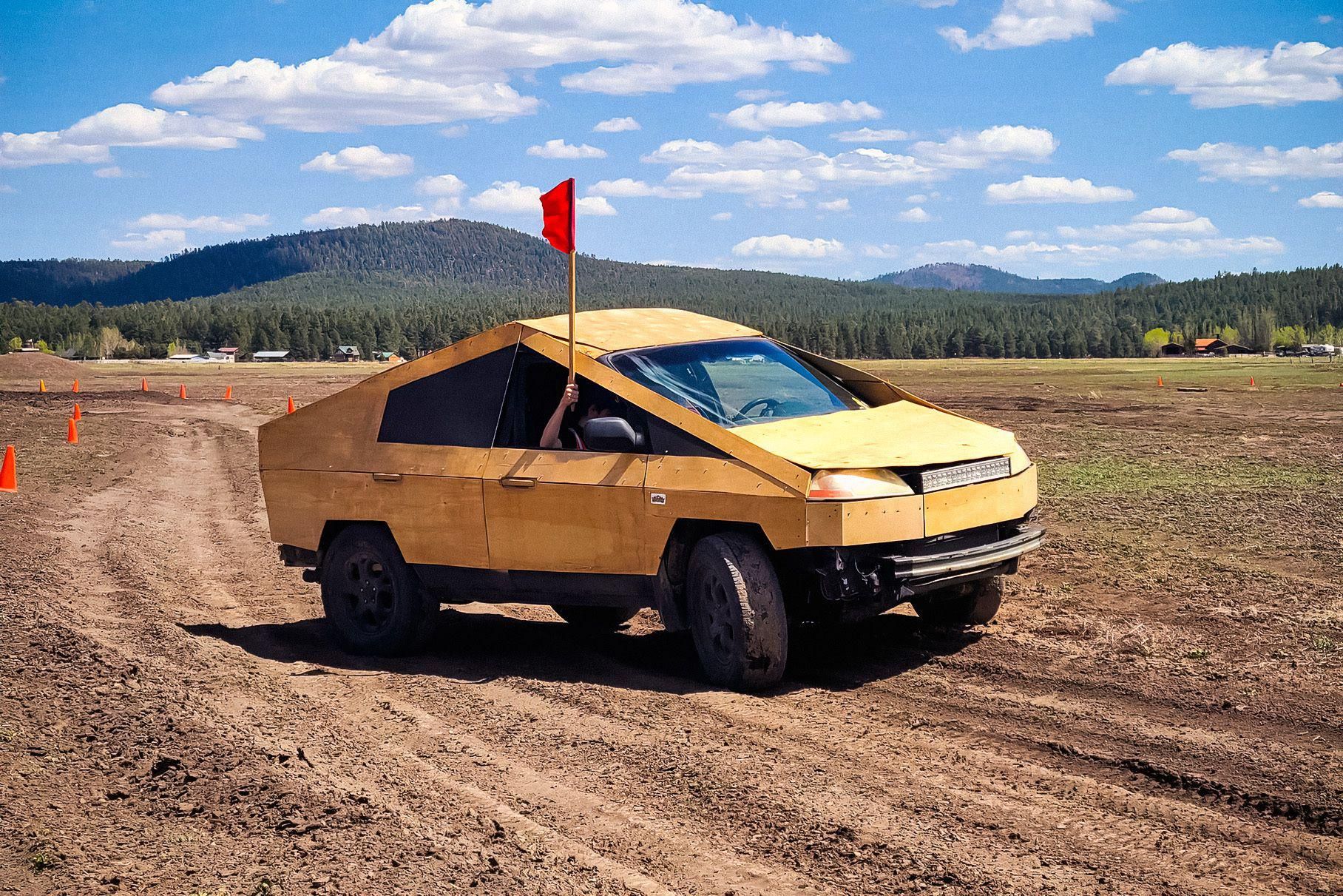 Ентузіаст зробив репліку Tesla Cybertruck з фанери