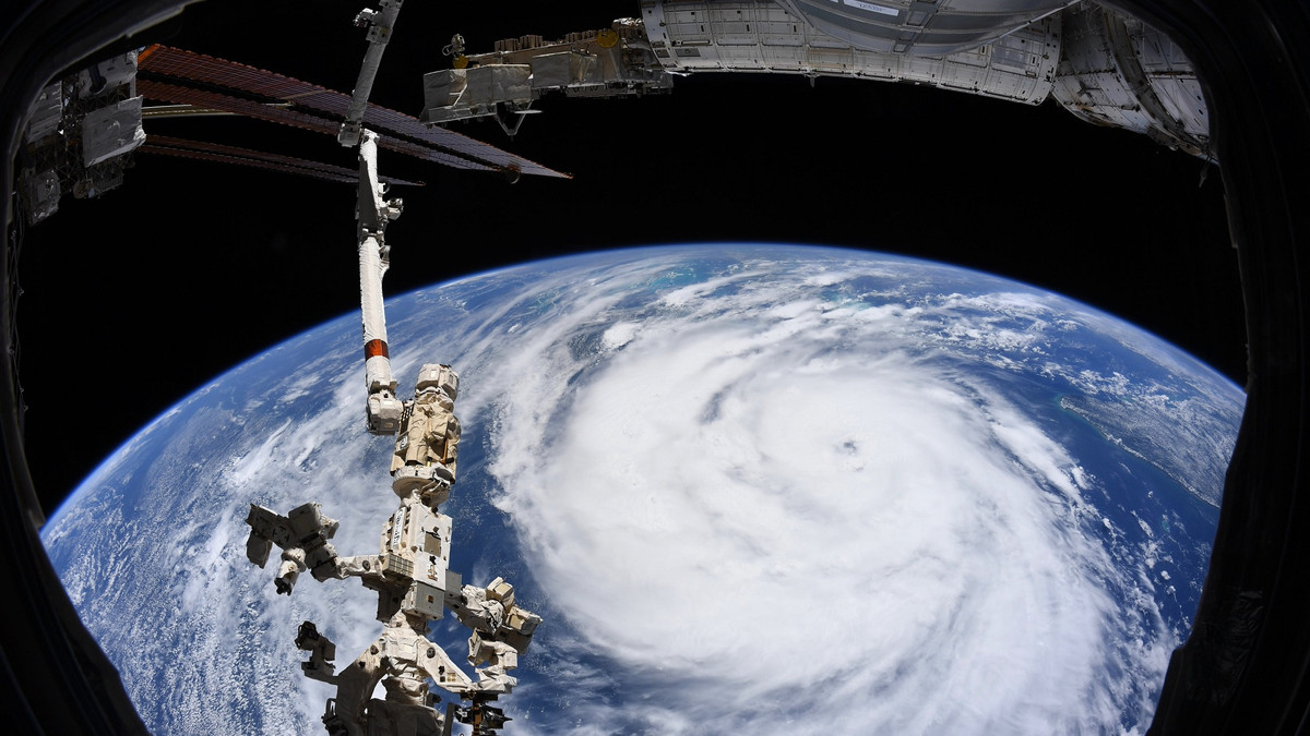 Ураган "Іда" з космосу - фото 1