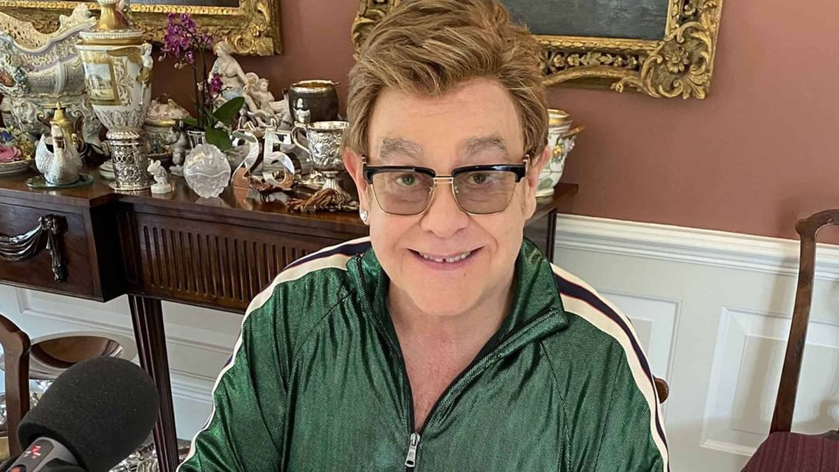 Елтон Джон поділився рідкісним кадром з синами на відпочинку у Франції