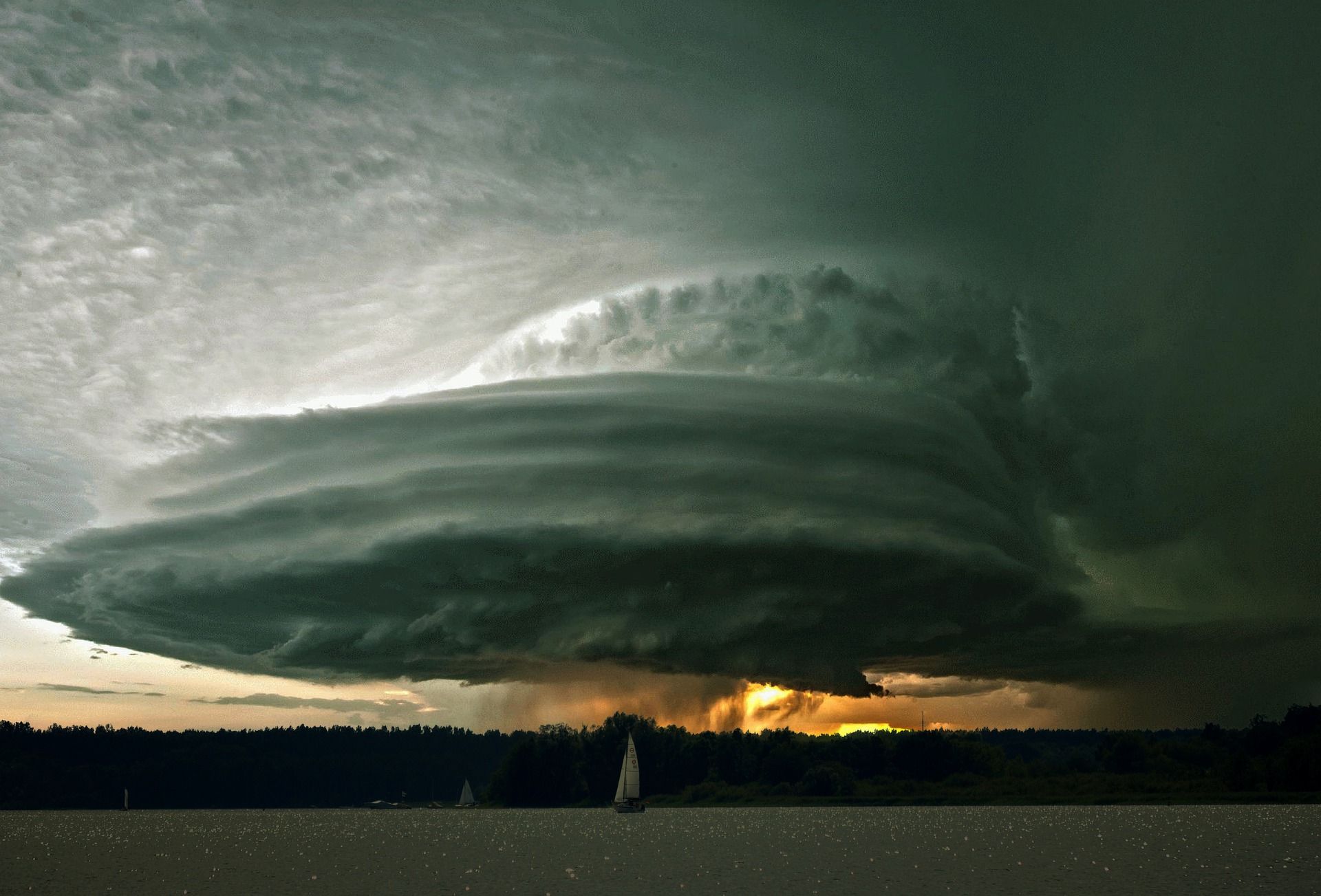 Смерч посеред траси вразив мережу - фото 1