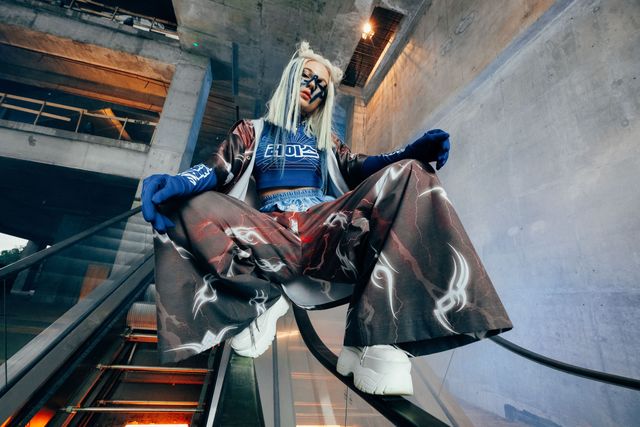 Стильні образи й ритмічні танці: Uliana Royce представила танцювальне відео на пісню Jump - фото 474885