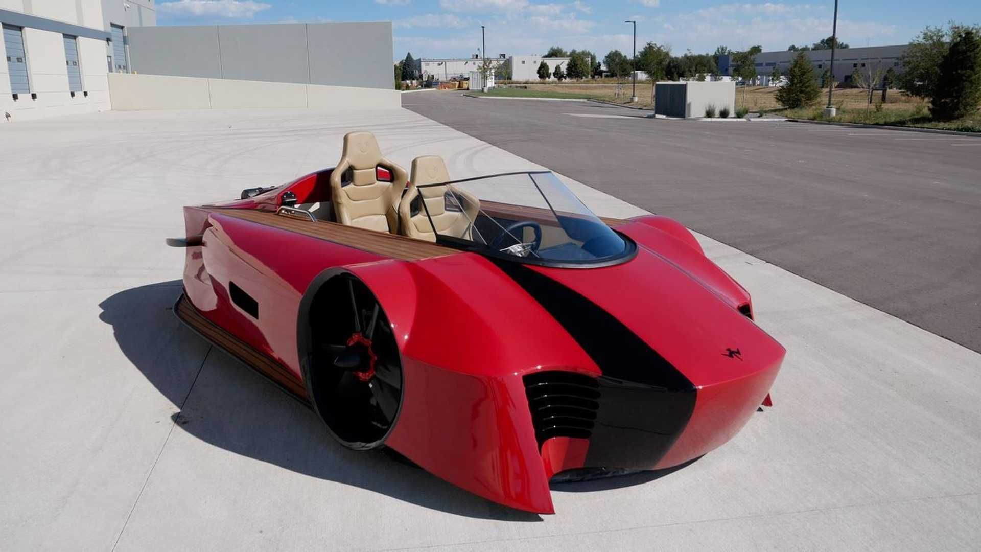 У мережі показали футуристичний кабріолет без коліс: він вміє літати над водою