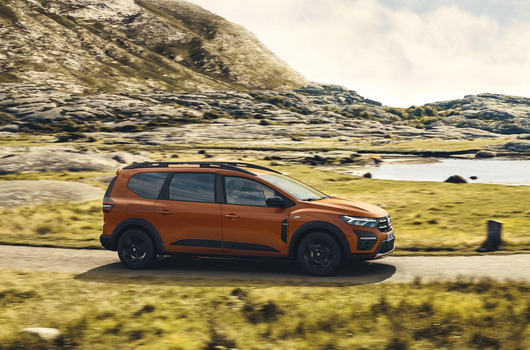 Dacia представила затишний семимісний універсал