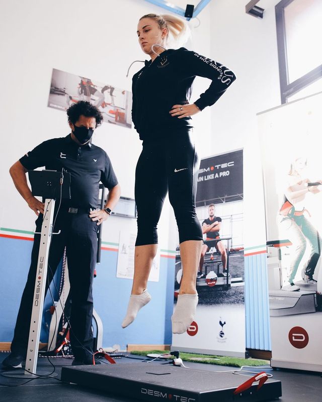 Найгарячіші образи Ольги Харлан за всю кар'єру: добірка фото іменинниці (18+) - фото 475353